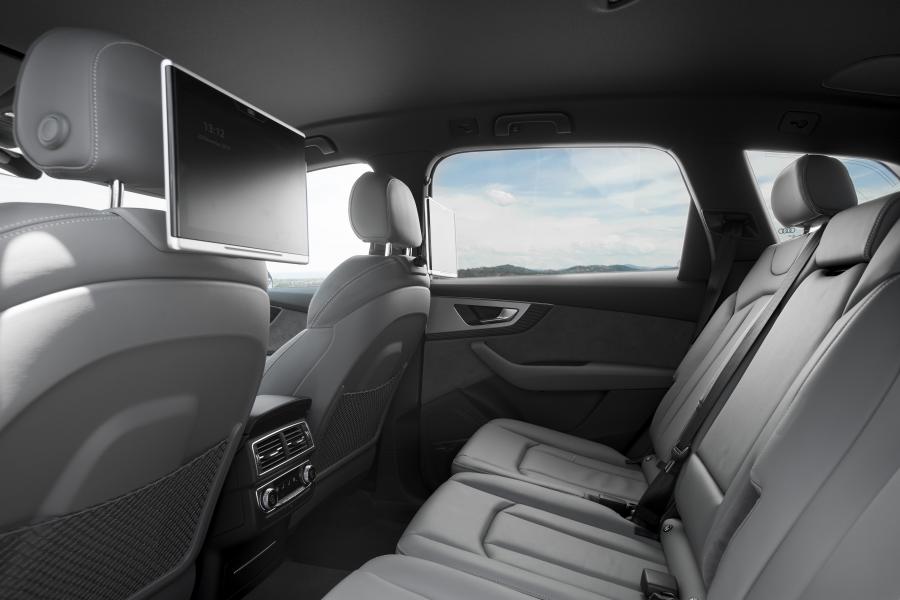 Интерьер Audi SQ7 TDI (4M) 2016 года  (AU) (фото 30 из 30)